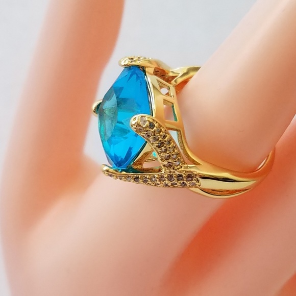 Women's Aquamarine Crystal Gold Ring Size 8 - Picture 2 of 6